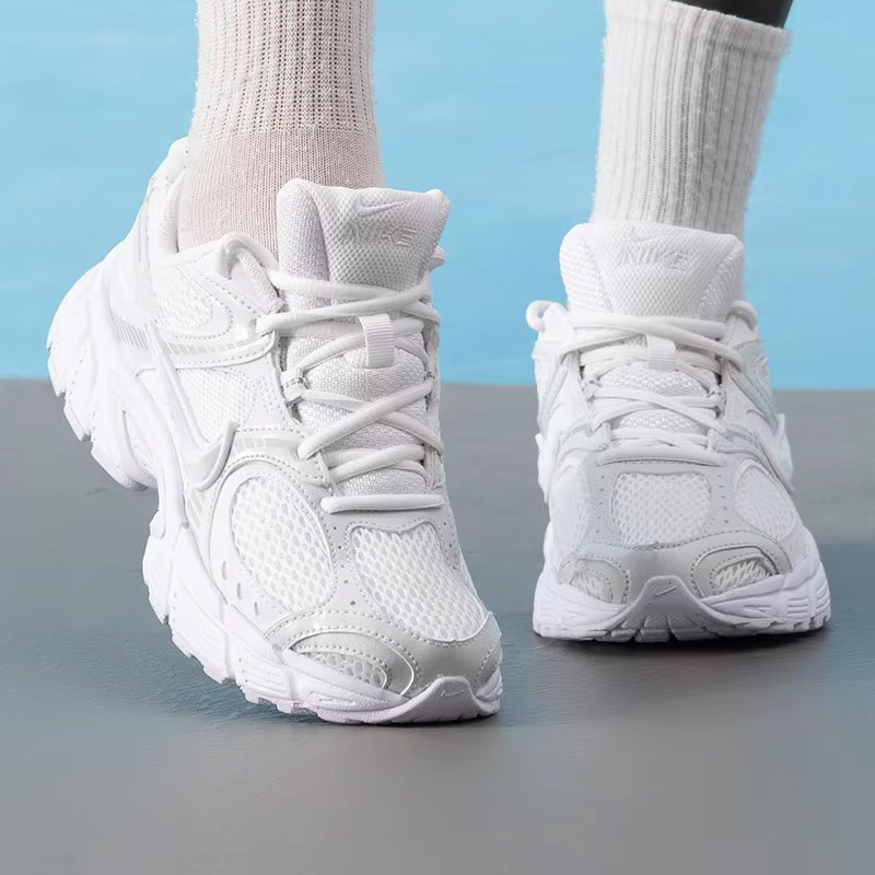 Nike W NIKE V5 RNR HQ7901-101  - Women Shoes Running Nike recensione e prezzo